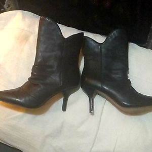 Brand new Vince Camuto Italian hand stitched glove